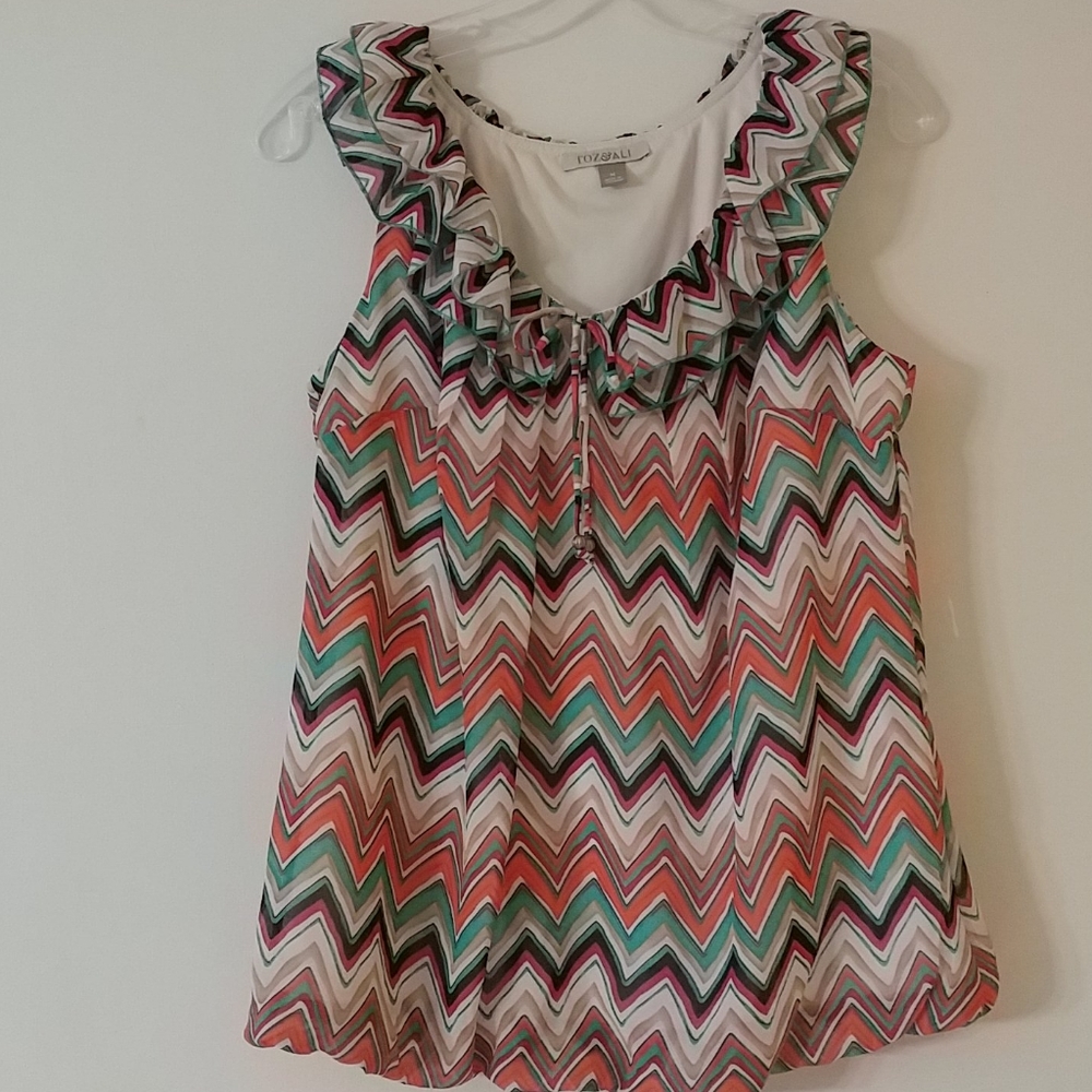 ROZ & ALI Bright Chevron Print Top M